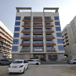 Maya 3 in Dubailand Residence Complex: expansive glazing — image 1
