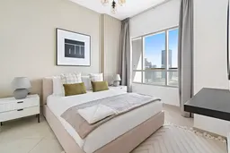 Oceanscape in Reem Island: expansive glazing — image 2