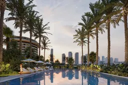 Edition Residences Towers A, C, D in Jumeirah Beach Residence: expansive glazing — image 5