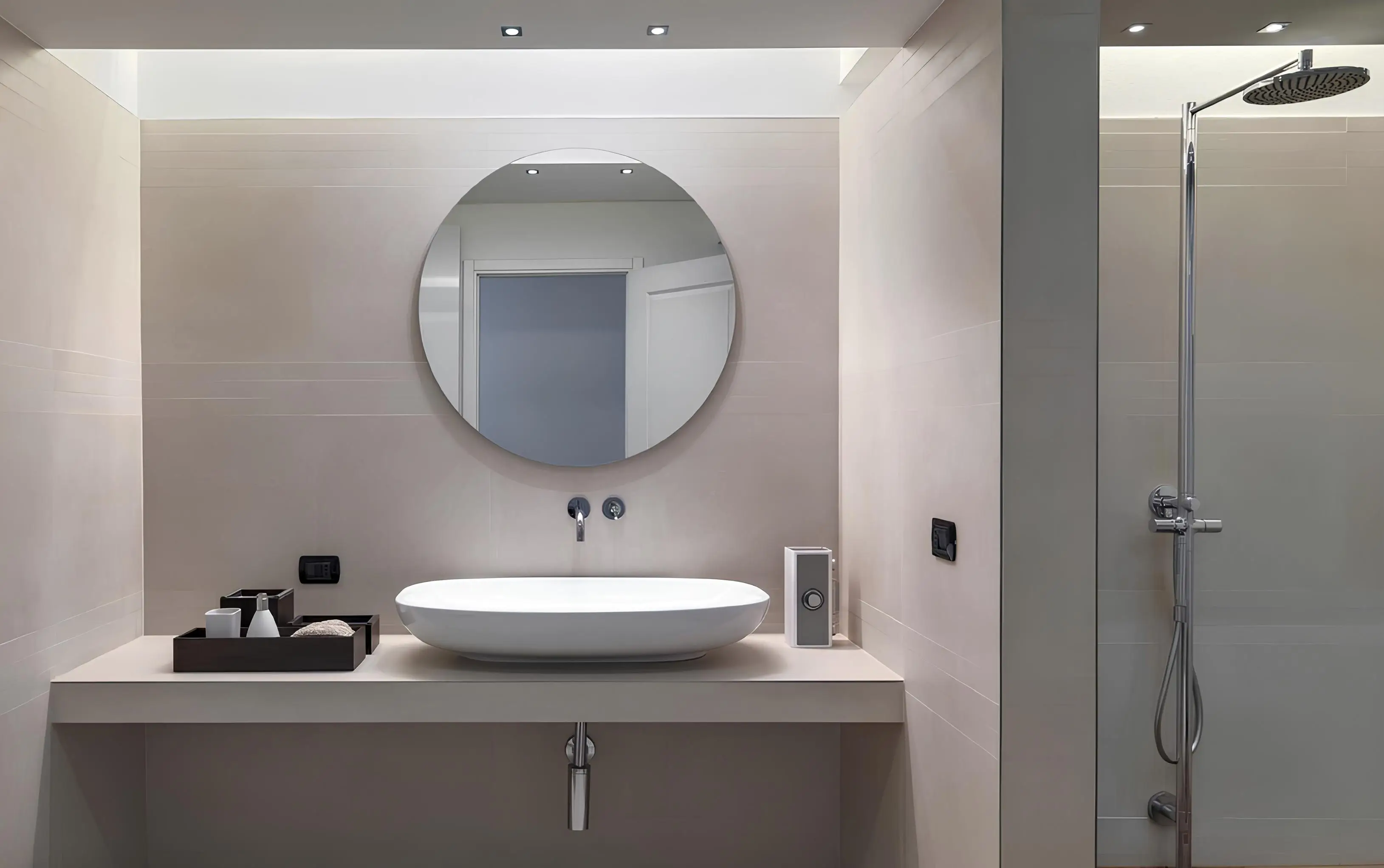 وحدة مغسلة ودش في حمّام كما يظهران في كتالوج «North 43 Serviced Residences» لدى NASEEB، دبي