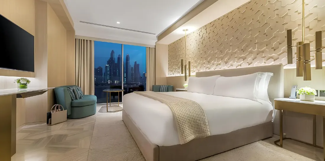 Five Palm Jumeirah in Palm Jumeirah: expansive glazing — image 7