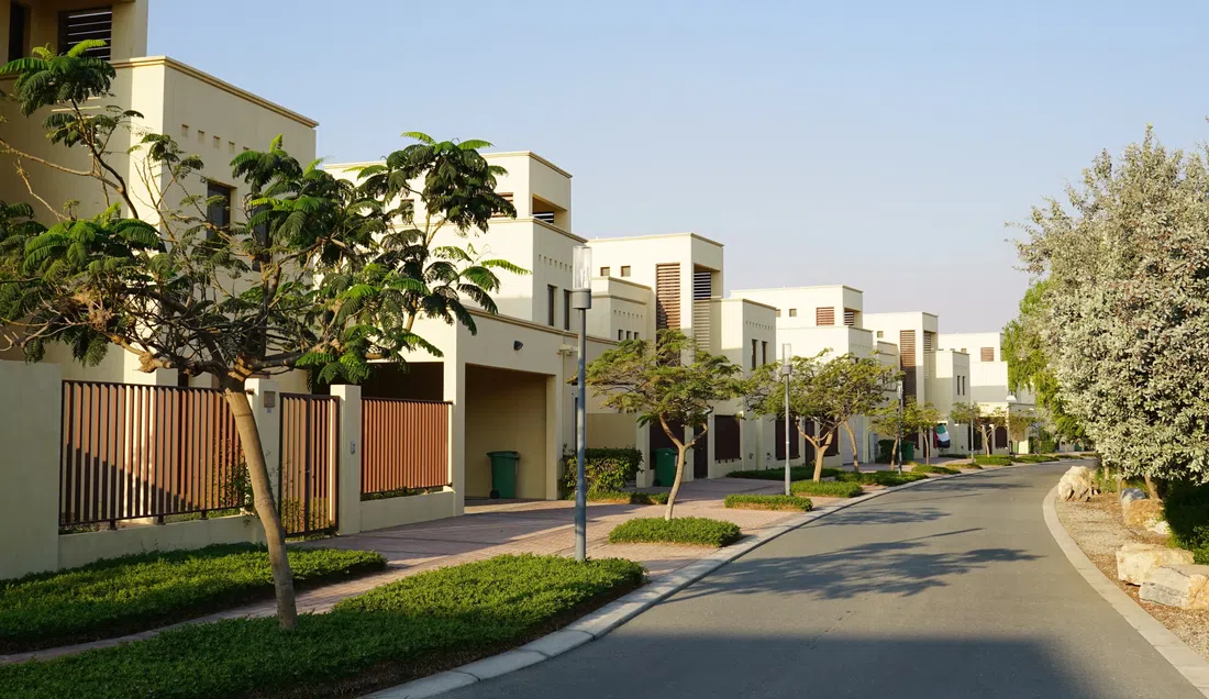 Bermuda Villas in Mina Al Arab: landscaped gardens — image 4