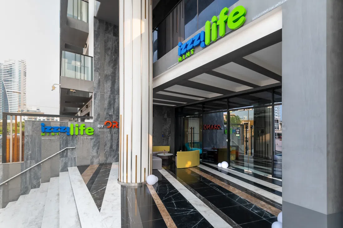 izzzi.life Mint in JVC: outdoor cinema — image 5
