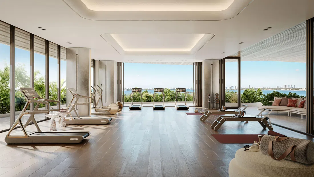Lia in Dubai Islands: expansive glazing — image 10
