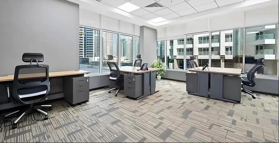 Clover Bay Tower in Business Bay: expansive glazing — image 5