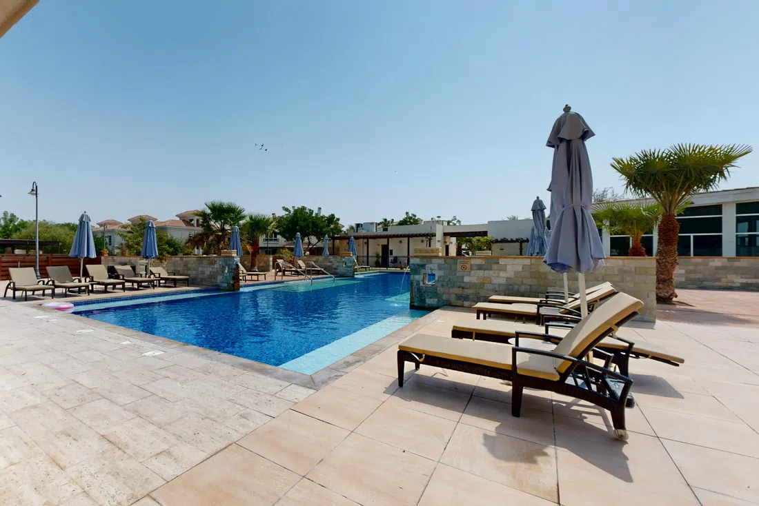 Al Habtoor Polo Resort Villas في وادي الصفا 5: حدائق منسّقة — صورة 9
