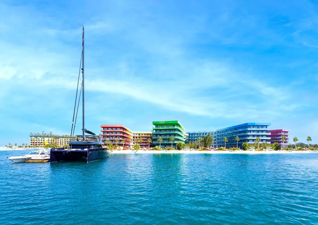 Côte d'Azur Resort - Monaco in The World Islands: expansive glazing — image 12