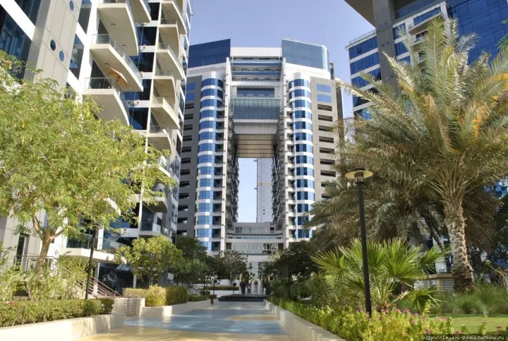 Dukes The Palm in Palm Jumeirah: landscaped gardens — project photograph 1