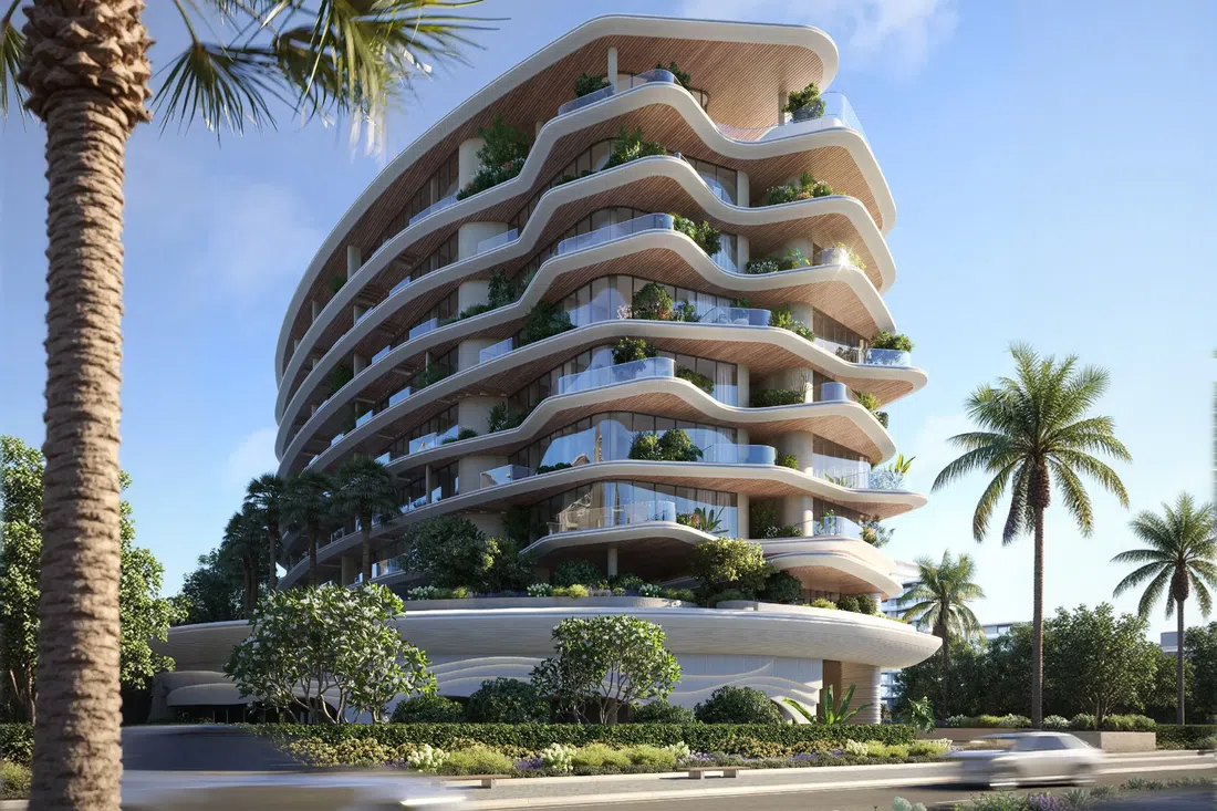 Lia in Dubai Islands: expansive glazing — image 11