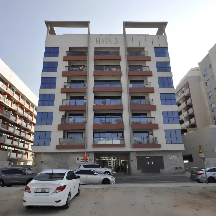 Maya 3 in Dubailand Residence Complex: expansive glazing — project photograph 1