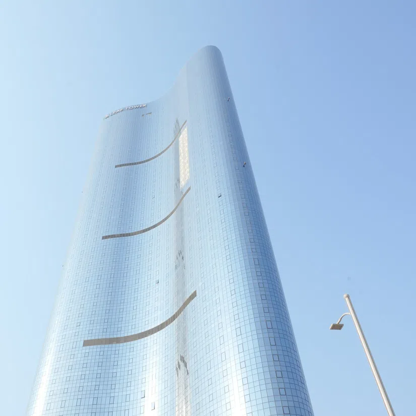 Leaf Tower in Reem Island: sports courts — image 4