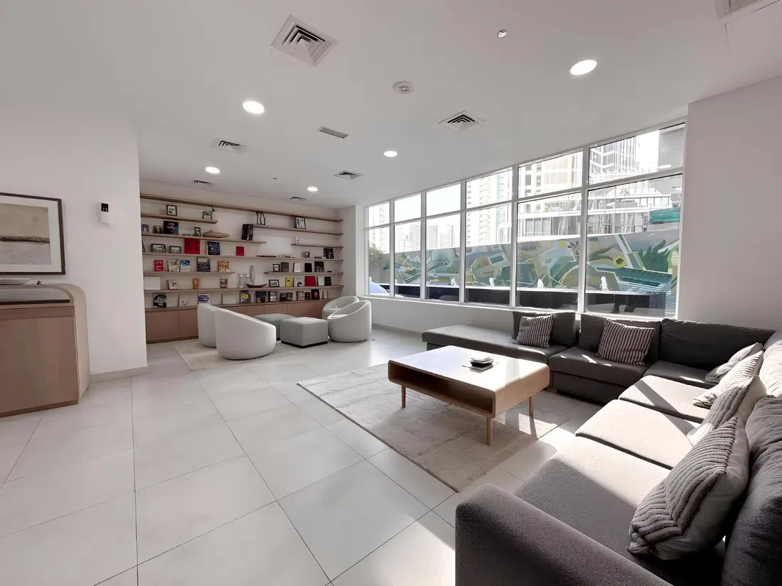 Vezul Residence in Business Bay: concierge service — image 8