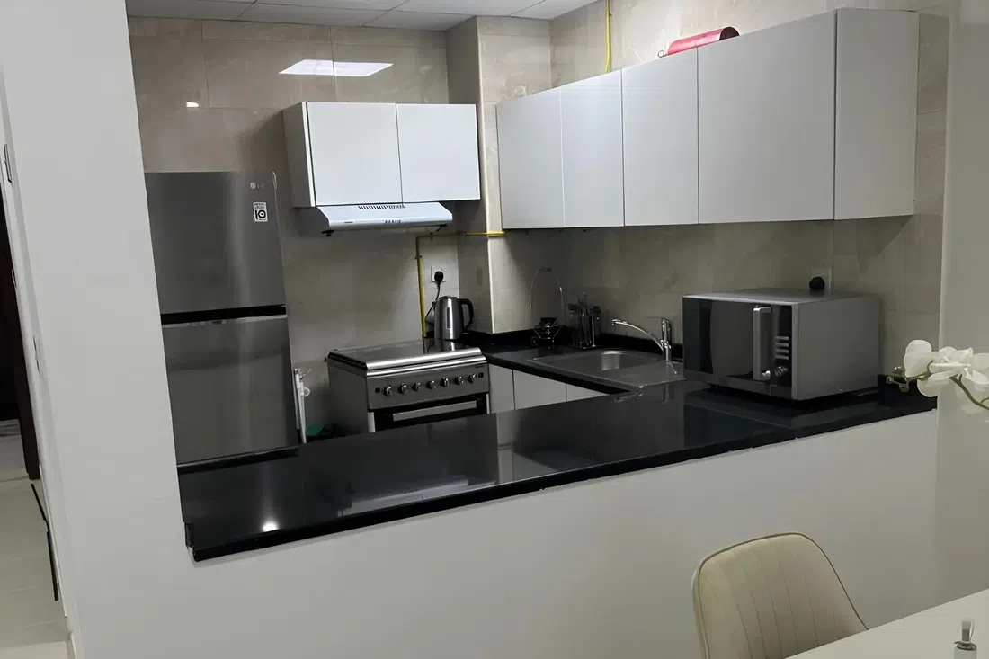 Maya 3 in Dubailand Residence Complex: expansive glazing — image 6