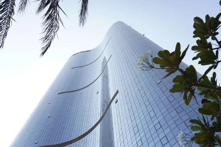 Leaf Tower in Reem Island: sports courts — image 2