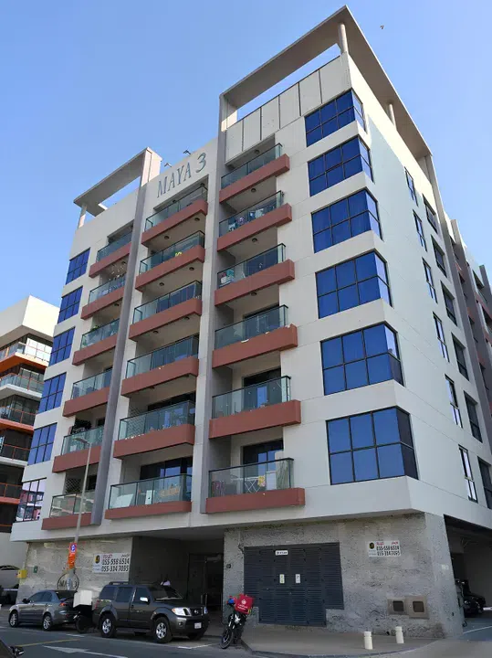 Maya 3 in Dubailand Residence Complex: expansive glazing — image 2