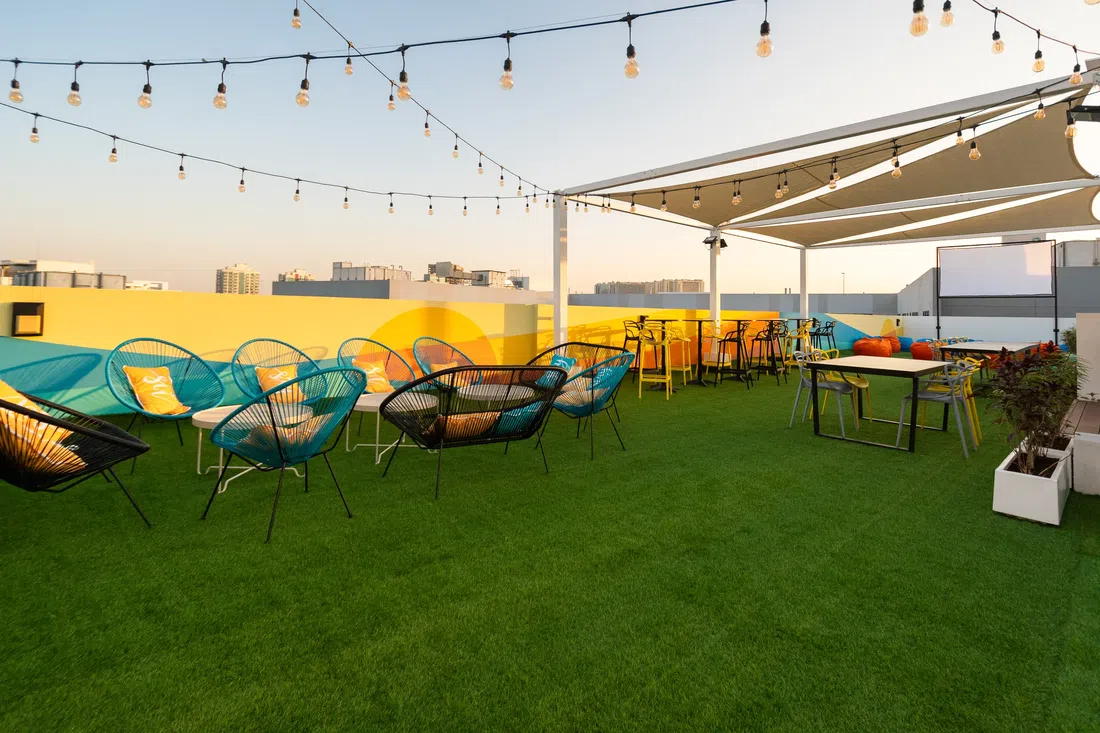 izzzi.life Mint in JVC: outdoor cinema — image 10
