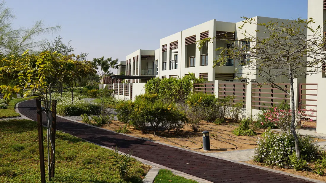 Malibu Villas in Mina Al Arab: landscaped gardens — image 11