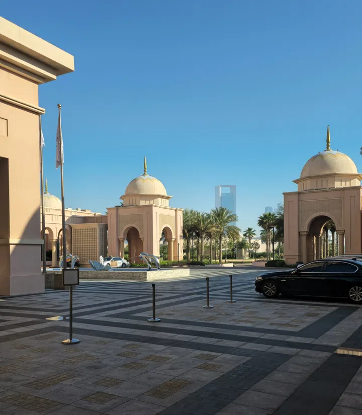 Fairmont Marina Residences in Al Kasir: concierge service — image 2