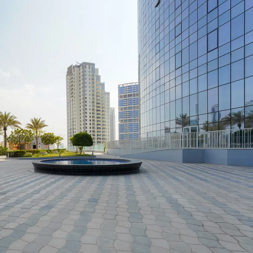 Leaf Tower in Reem Island: sports courts — image 6