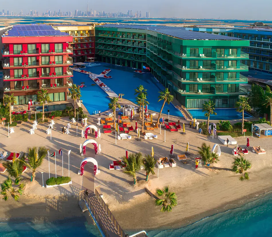 Côte d'Azur Resort - Monaco in The World Islands: expansive glazing — image 6