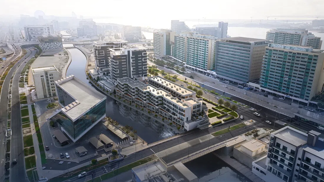 Baia in Al Rahah: expansive glazing — image 9