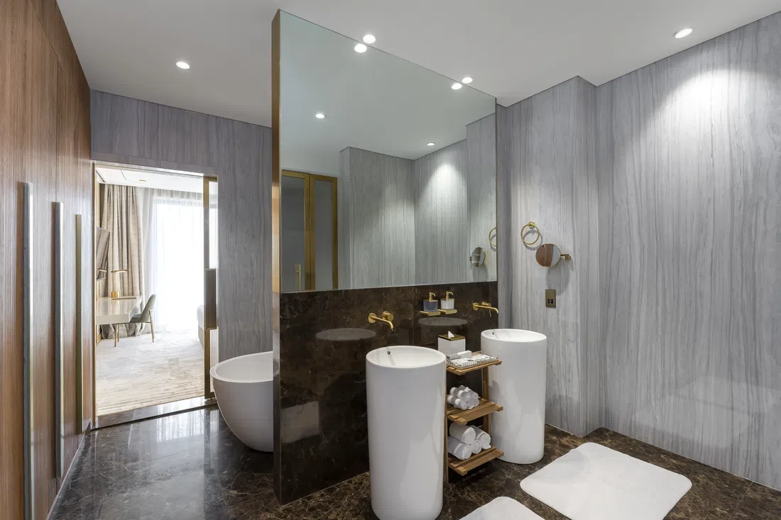 Côte d'Azur Resort - Monaco in The World Islands: expansive glazing — image 4