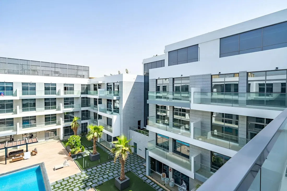 Prime Views in Meydan (Nad Al Sheba 1): landscaped gardens — image 4