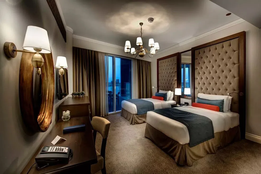 Dukes The Palm in Palm Jumeirah: landscaped gardens — image 4