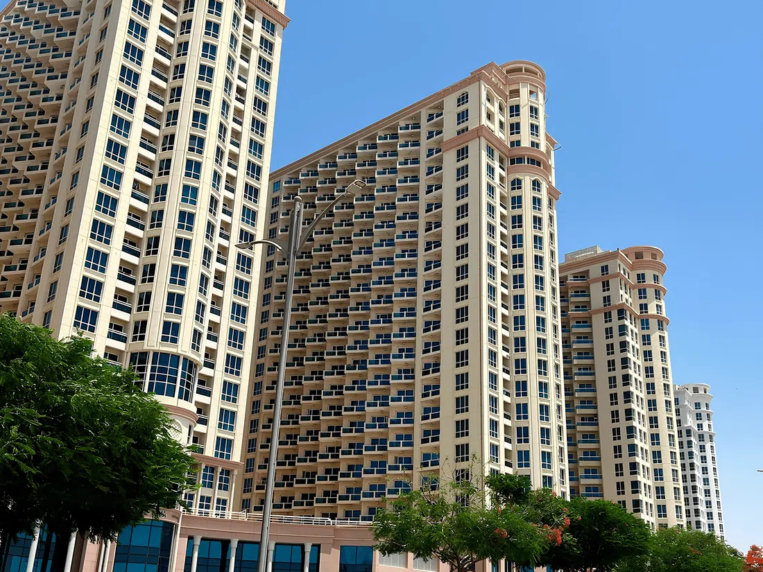 The Crescent in Dubai Production City: natural finishes — image 4