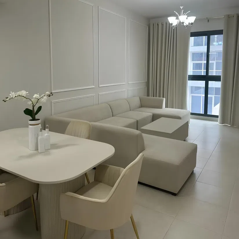 Maya 3 in Dubailand Residence Complex: expansive glazing — image 5