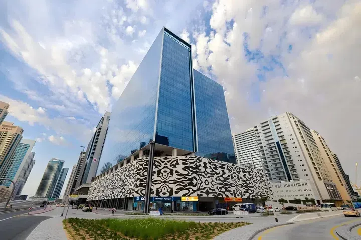 Business Bay'deki Tamani Arts Offices: ortak çalışma alanları — 3. fotoğraf