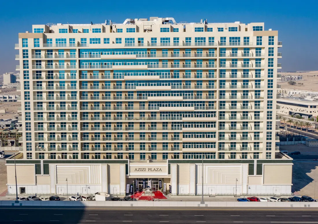 Plaza in Al Furjan: cinema amenities — image 8