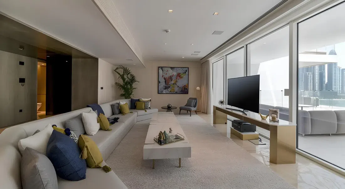Five Palm Jumeirah in Palm Jumeirah: expansive glazing — image 4